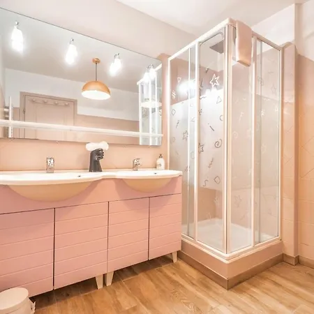 Holiday home Le Loft Triplex 200m2 Avec Billard Au Centre-ville *