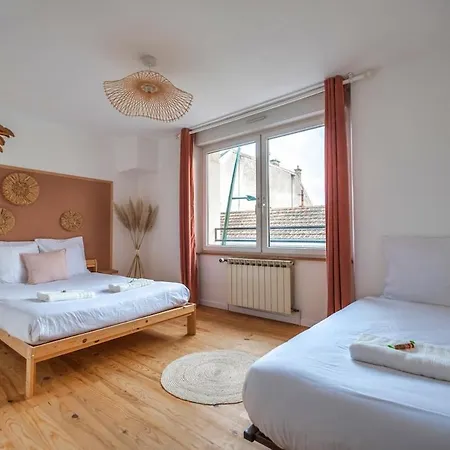 Le Loft Triplex 200m2 Avec Billard Au Centre-ville Holiday home Epernay