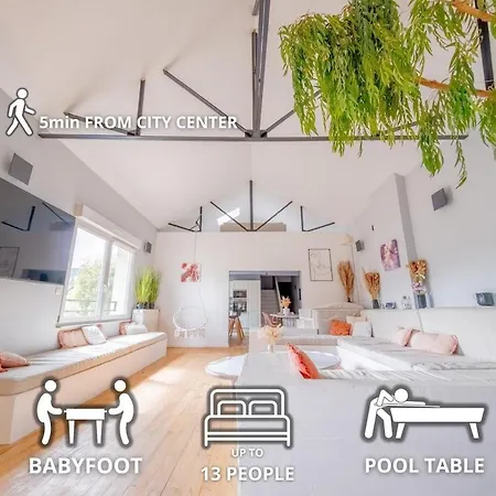 Le Loft Triplex 200m2 Avec Billard Au Centre-ville Holiday home Epernay