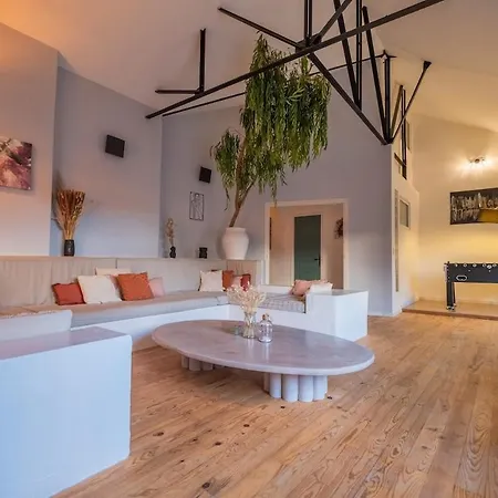 Дом отдыха Le Loft Triplex 200m2 Avec Billard Au Centre-ville