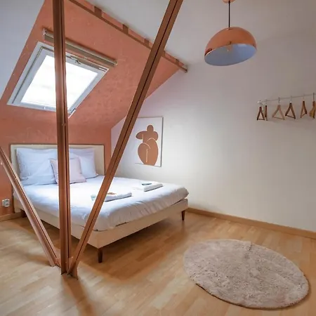 Le Loft Triplex 200m2 Avec Billard Au Centre-ville Holiday home Epernay