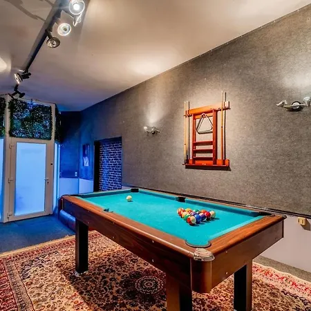 Le Loft Triplex 200m2 Avec Billard Au Centre-ville Epernay