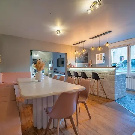 Le Loft Triplex 200m2 Avec Billard Au Centre-ville * Epernay