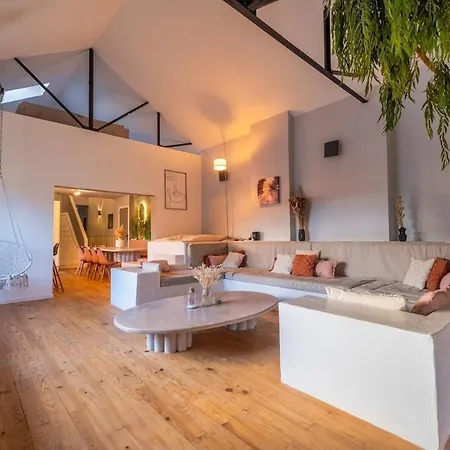 Le Loft Triplex 200m2 Avec Billard Au Centre-ville Holiday home